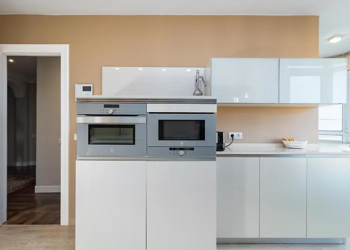Apartamento Luminoso Cerca Playa Sardinero Con Parking Privado